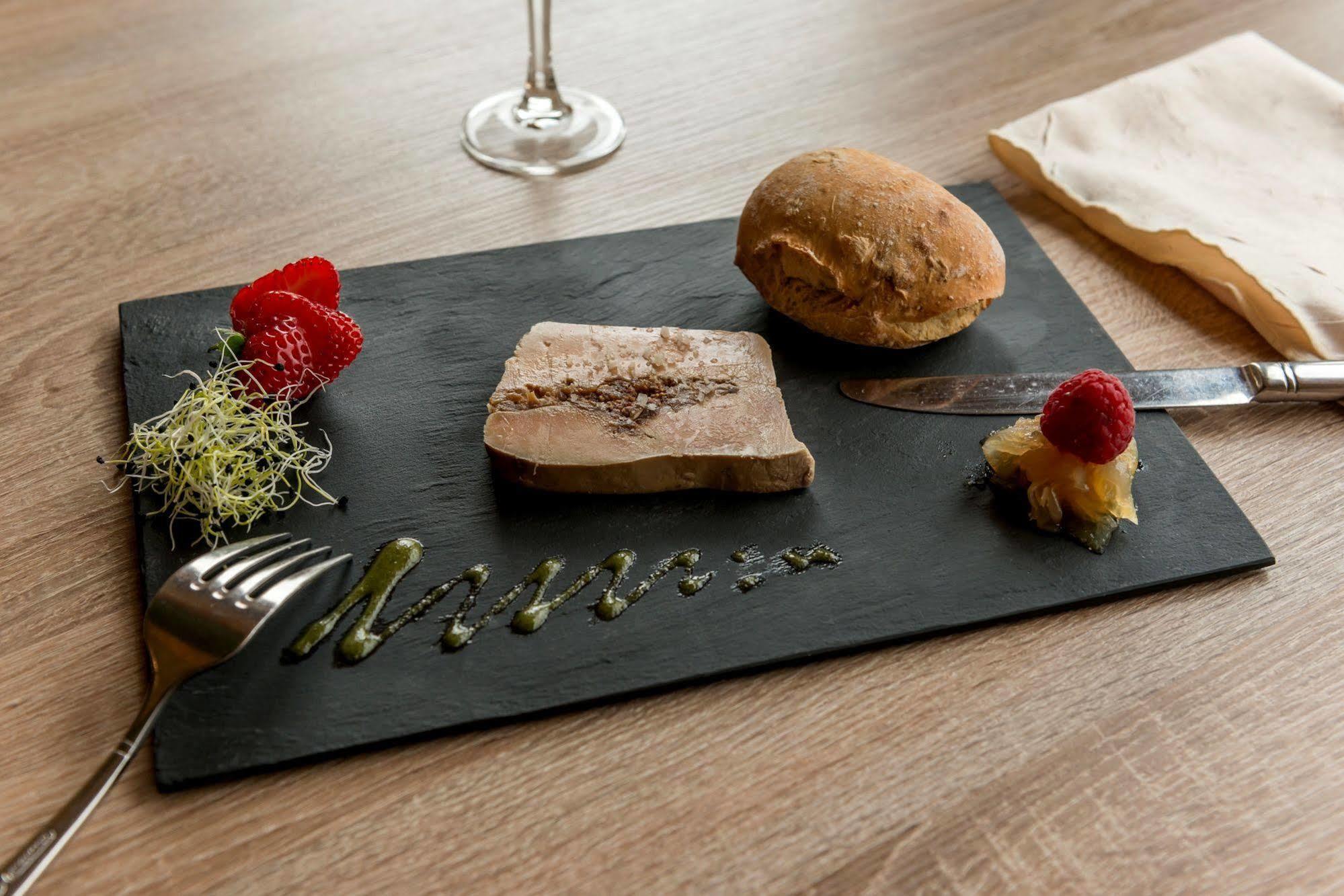 Logis Hotels - Au Poisson D'Argent - Hotel 3 Etoiles Et Restaurant Le Mesnil-en-Vallee Luaran gambar