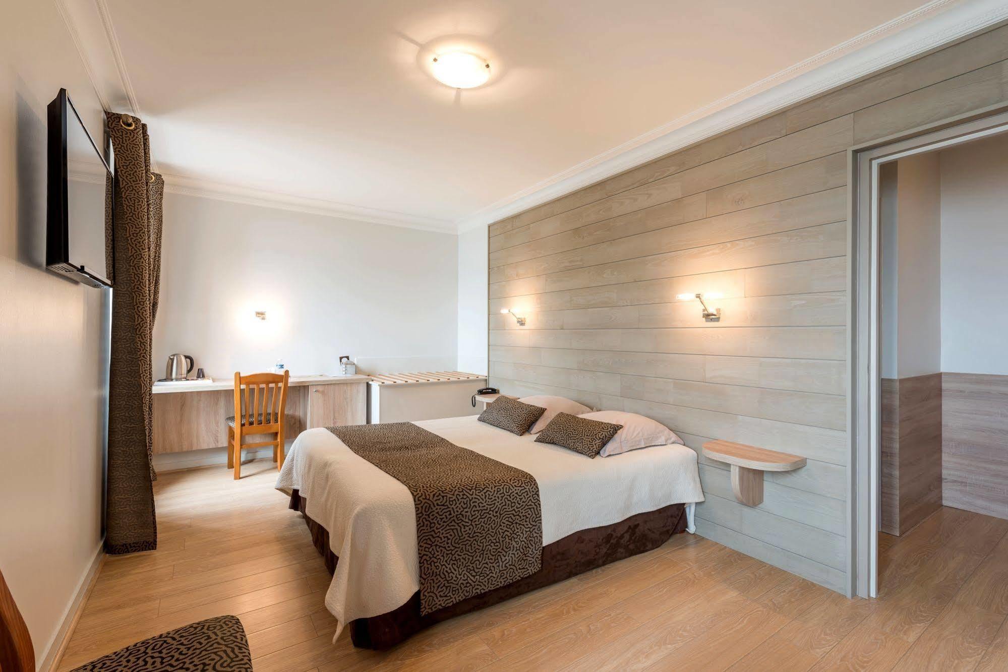 Logis Hotels - Au Poisson D'Argent - Hotel 3 Etoiles Et Restaurant Le Mesnil-en-Vallee Luaran gambar